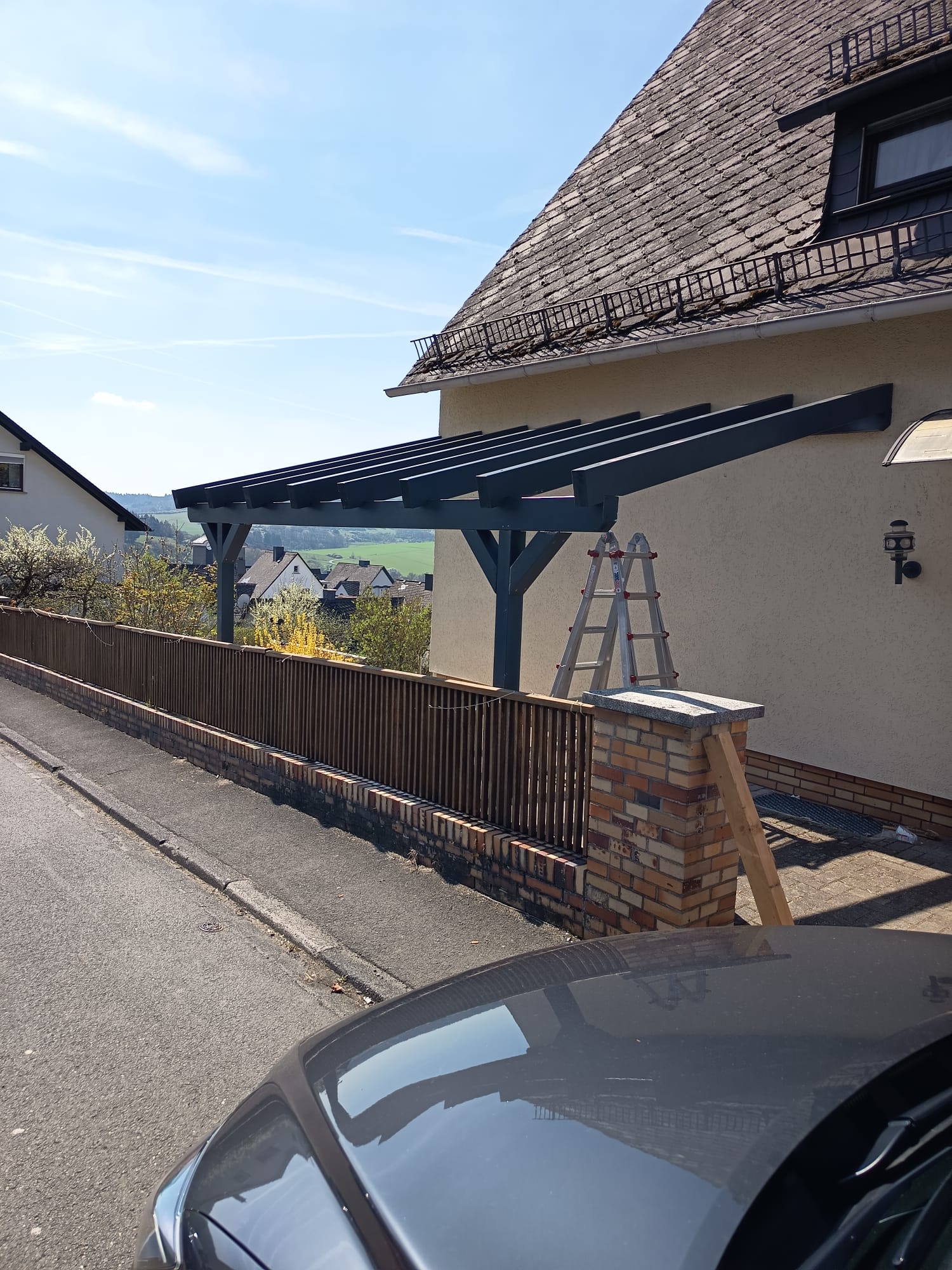 Carport mit Hausanschluss