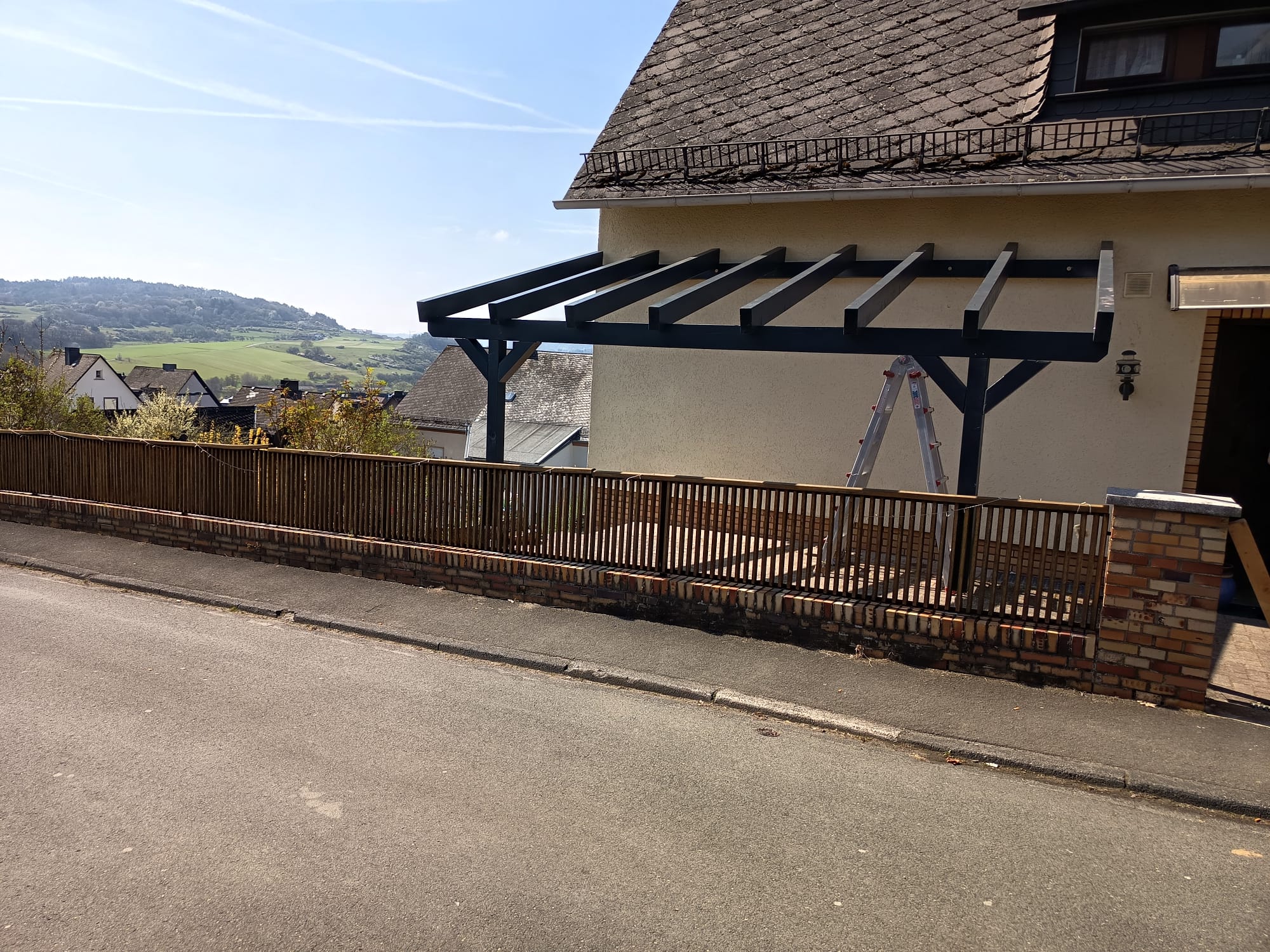 Carport mit Hausanschluss