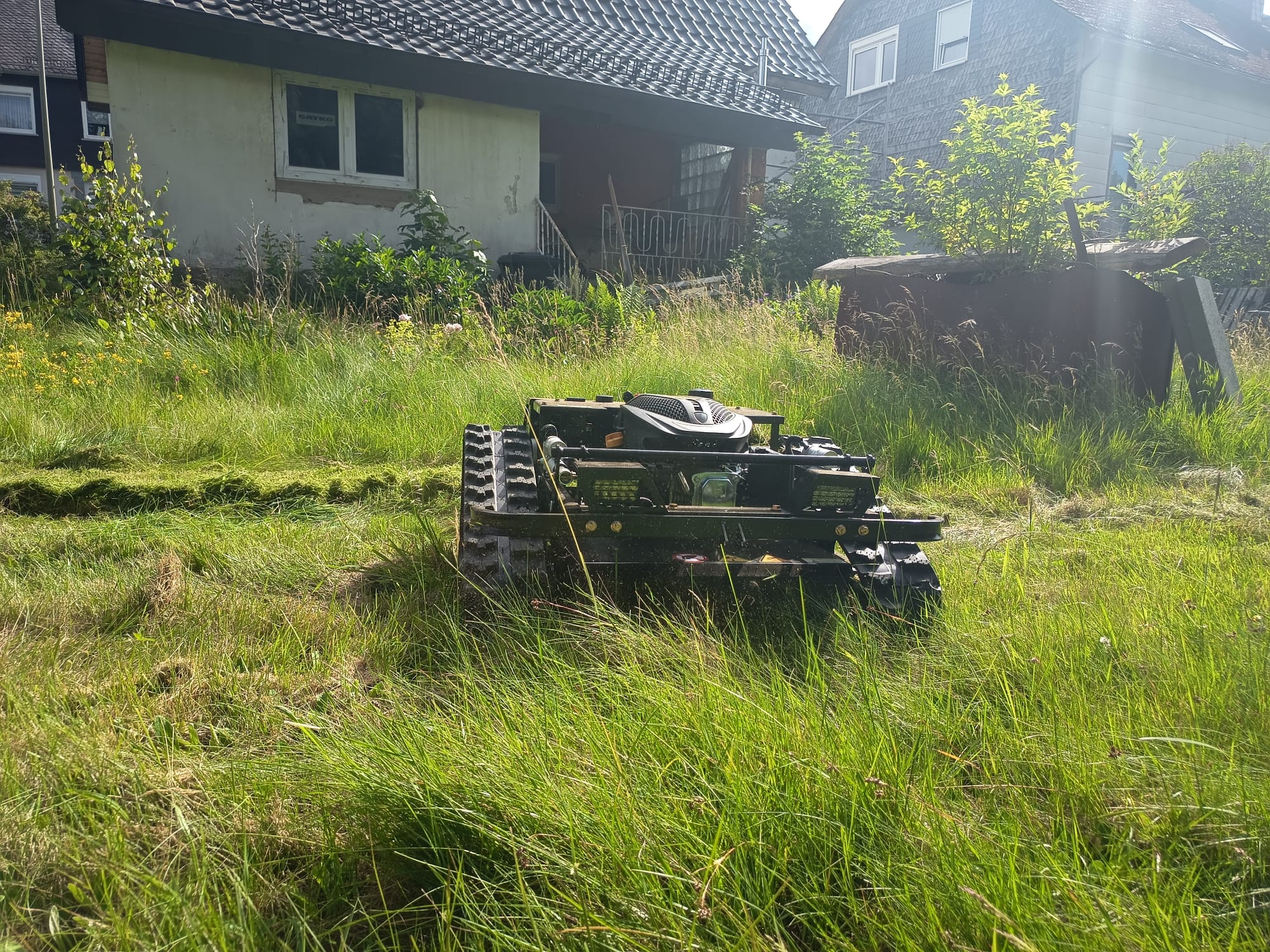 Mäharbeiten mit Mährobotoer